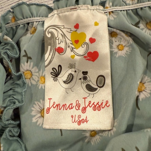 Jenna & Jessie smocked green Floral Top/size 8 - Picture 6 of 7